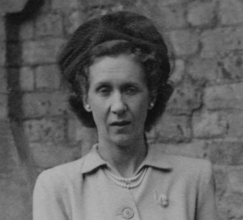 dot
              alexander.jpg