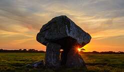 21 llech y Dribedd<br>21 llech y Dribedd

  

  Llech-y-Dribedd Dolmen