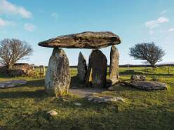 Pentre Ifan tomb<br>24 Pentre Ifan tomb

  

  Pentre Ifan Portal Tomb