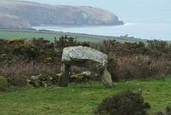8 Ffyst Samson<br>8 Ffyst Samson

  

  Ffyst Samson Chambered Tomb